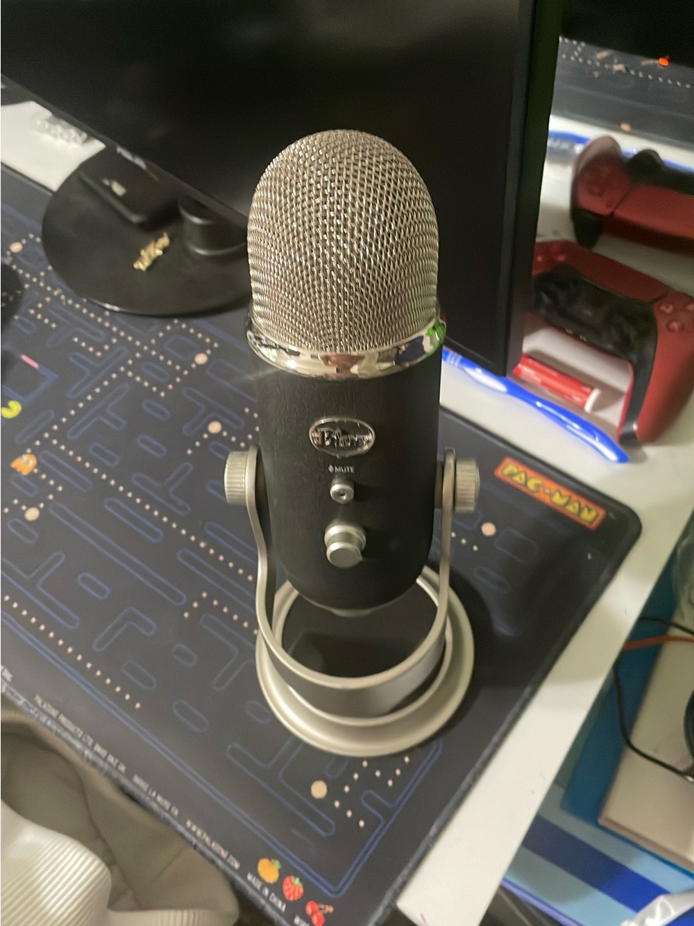 Blue Yeti USB Microphone - Black with Silver Accents